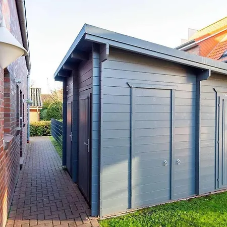 With 2 Bedrooms *