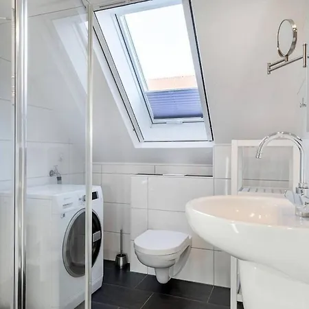 With 2 Bedrooms بيت للعطل